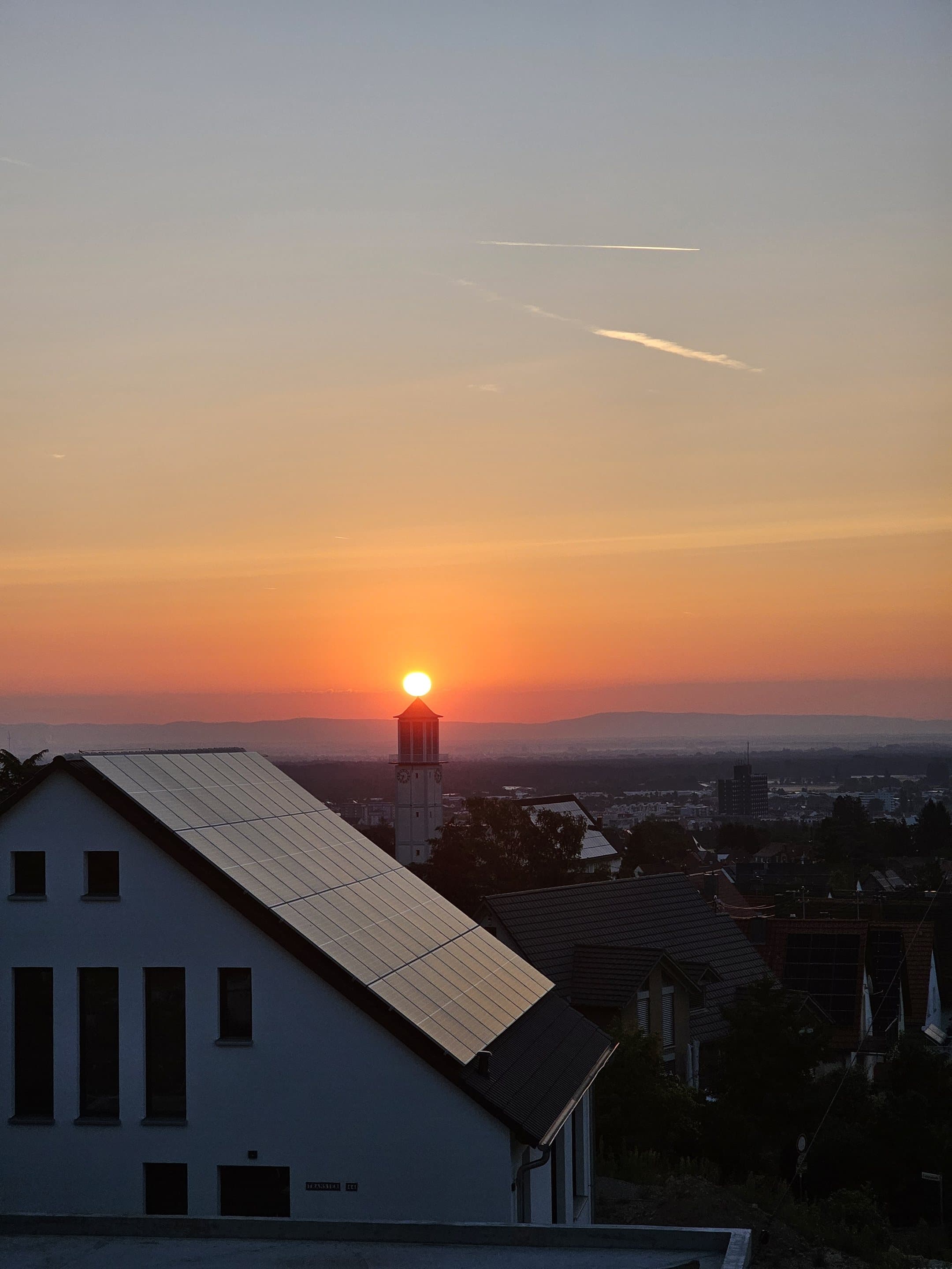 Sonnenaufgang mit Blick über Neustadt an der Weinstraße